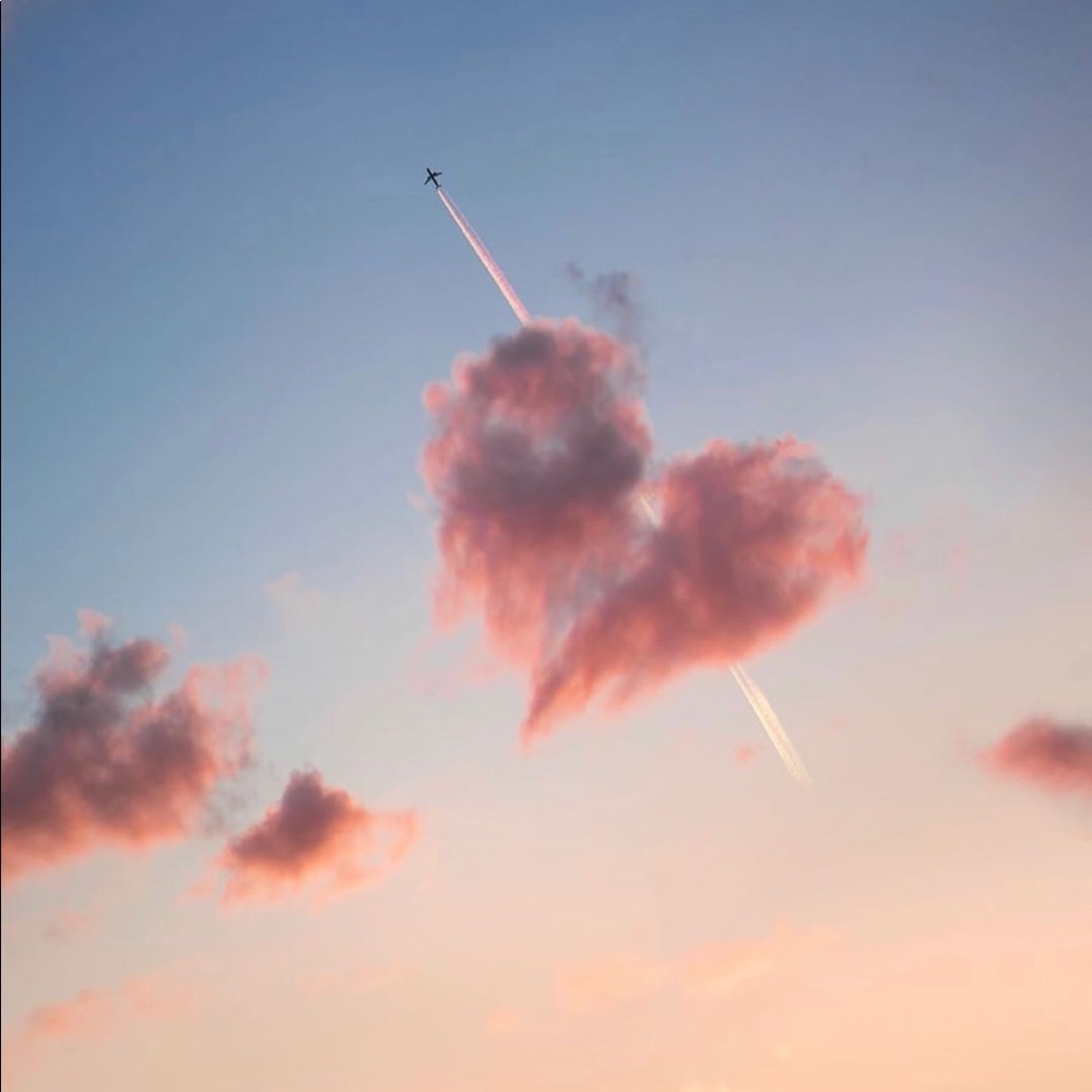 I AM SELLING CLOTHES AND OBJECTS WEEKLY/DAILY!